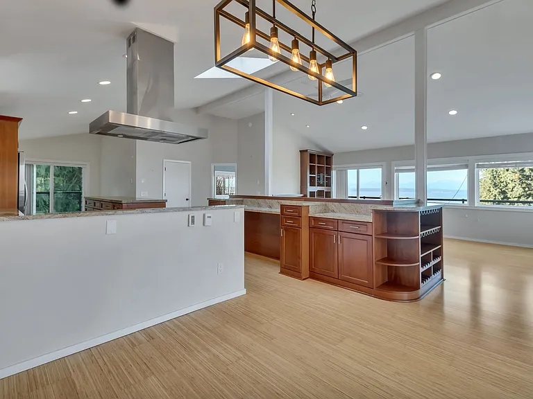 1058 California Ln SW — Photo 23