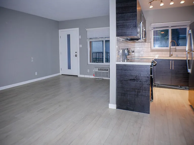 4474 Winona Ave — Photo 7