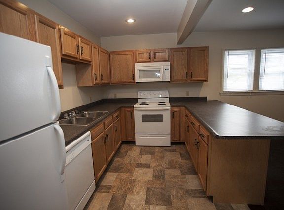 3rd image of 1104 W Marsh St