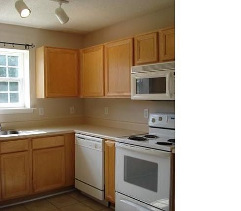 4th image of 108 Bermuda Green Dr