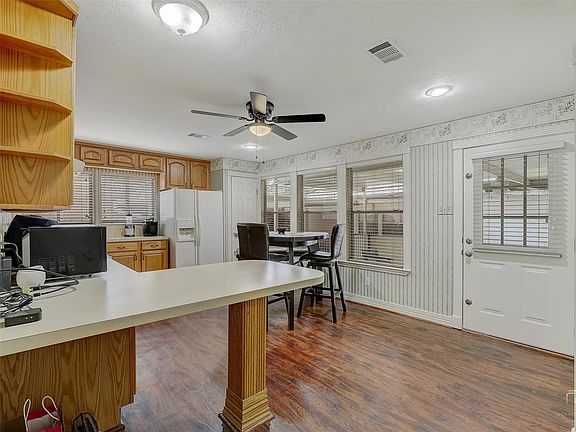 4th image of 405 Ann St