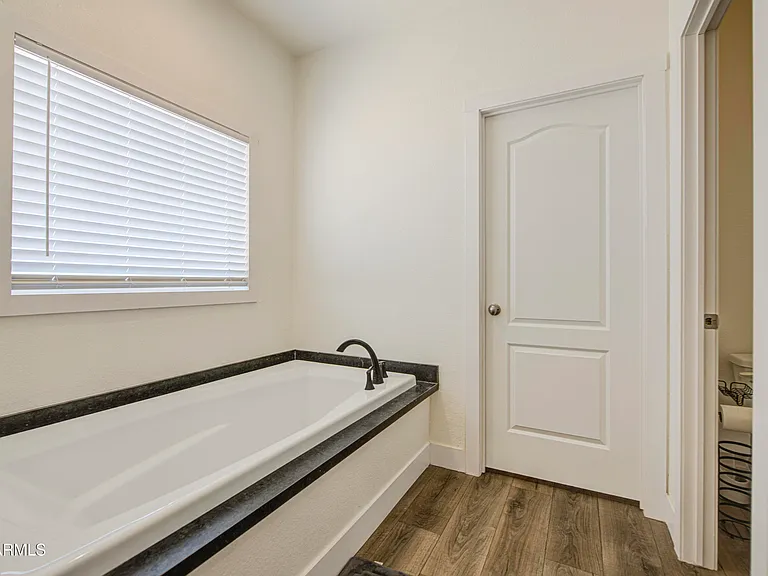 4057 N Solar St — Photo 32