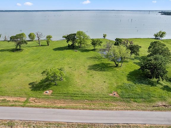 2nd image of 18 Triangle Shores Dr