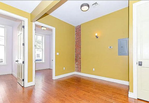4th image of 236 Meserole St APT 1B