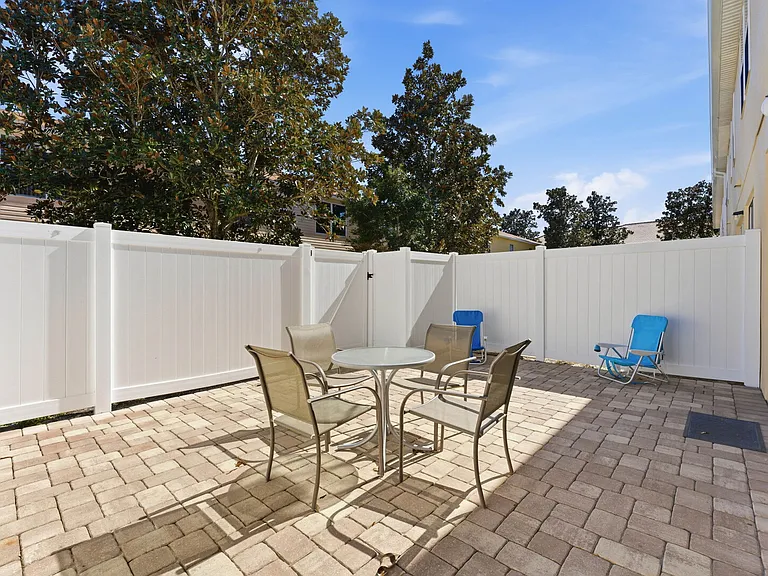Crown Haven Dr — Photo 17
