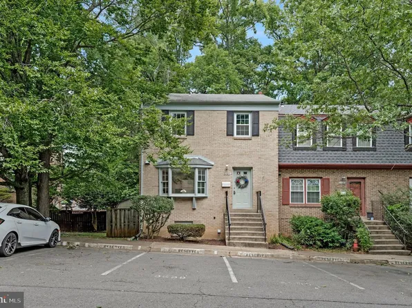 9599 Blake Park Ct, Fairfax, VA 22031