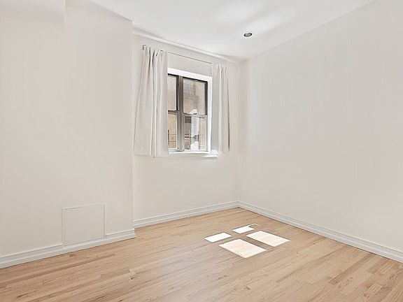4th image of 394 Manhattan Ave APT 4