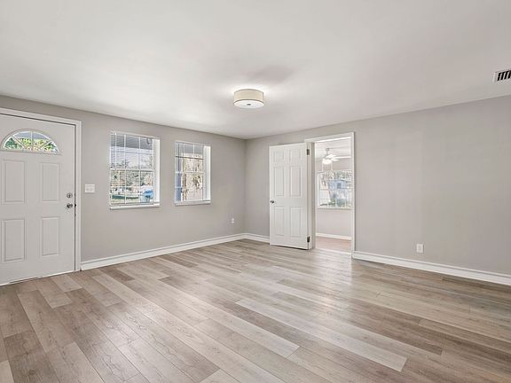 4th image of 2803 Parr Ct E