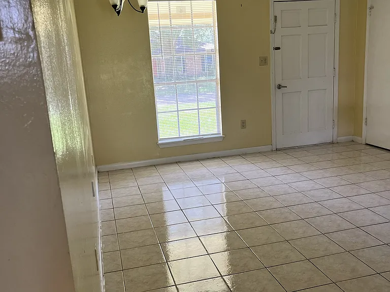 13957 Broad Ave — Photo 2