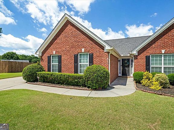 2nd image of 2615 Snowcrest Pl