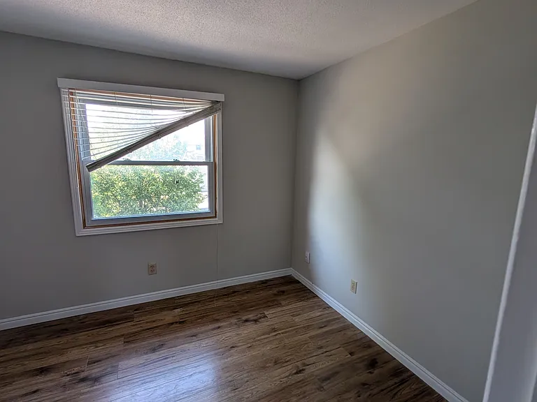 61 Ashley Cres — Photo 22