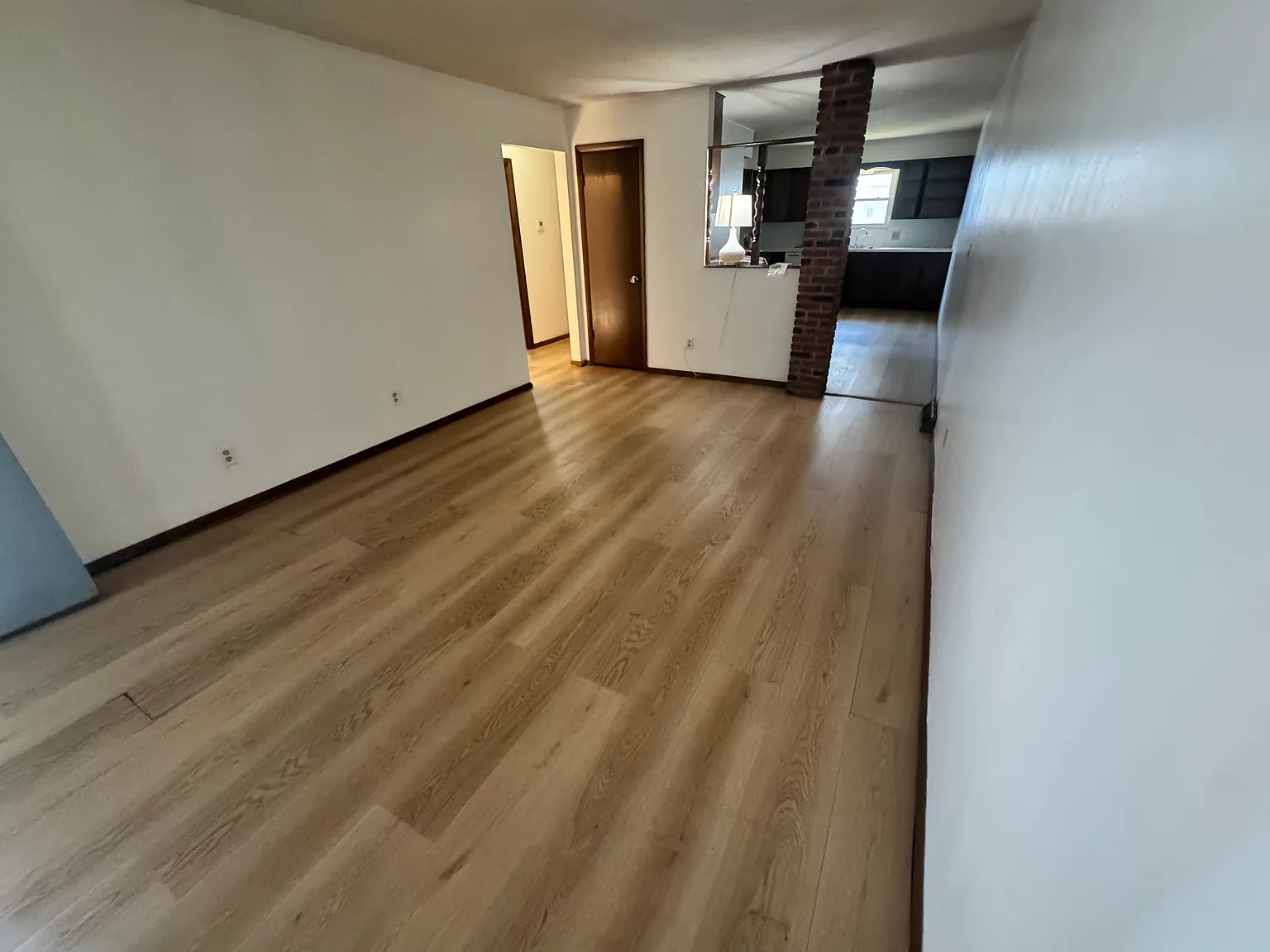 2 bed, 1000 sqft, $1,100 — Photo 2