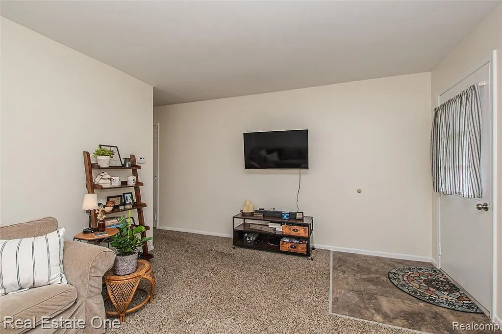 2 bed, 890 sqft, $1,350 — Photo 4