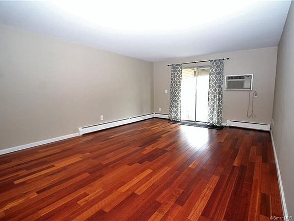 3rd image of 33 Carillon Dr APT B