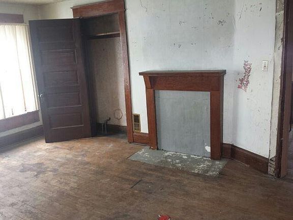 3rd image of 809 Broadway St