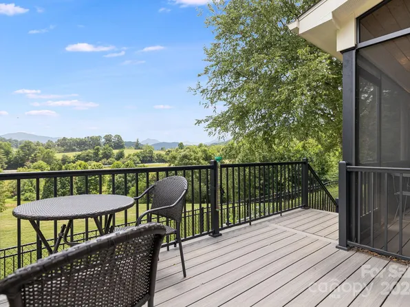27 Dreambird Dr, Leicester, NC 28748
