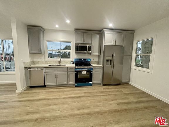 2nd image of 908 S Oak St