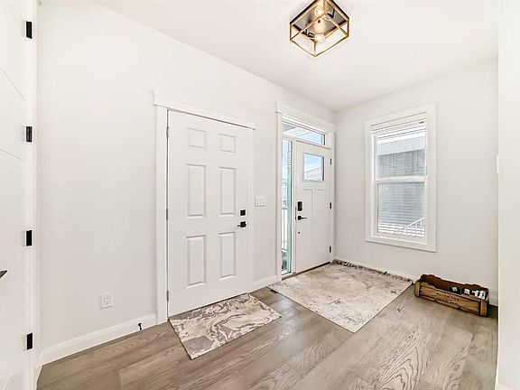 3rd image of 219 N Chelsea Park