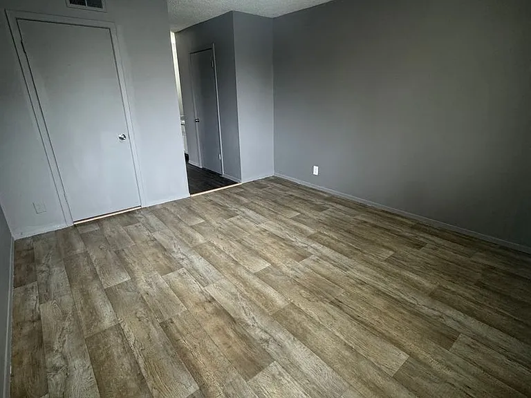 2405 E 55th Pl #18 — Photo 6