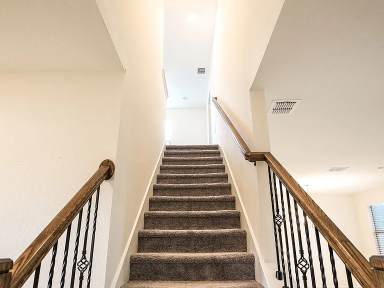 5527 Castle Brook Dr — Photo 8