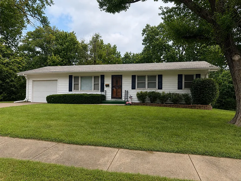 4344 SW Twilight Dr — Photo 1