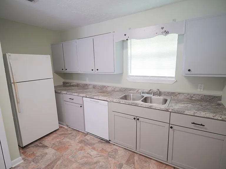 2304 Hartsfield Ct #B — Photo 8