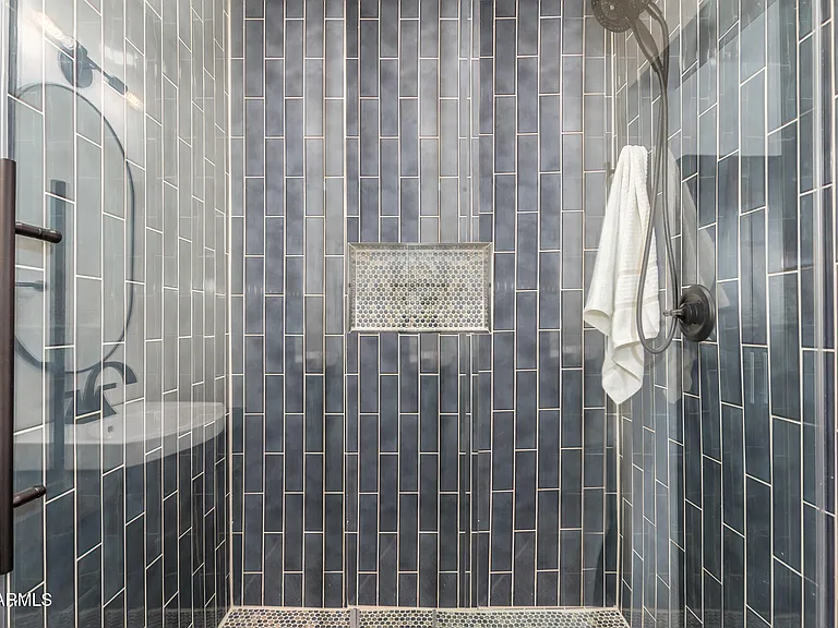 2402 W Weldon Ave — Photo 17