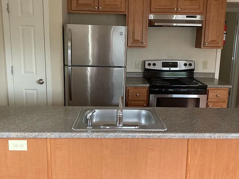 4-64 W Hollis St #4 — Photo 10