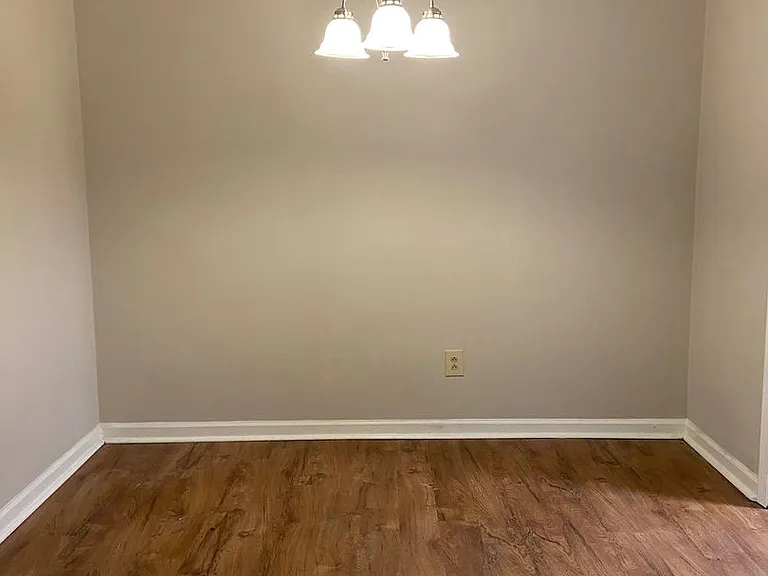 115/117 Oak Park Ct — Photo 3