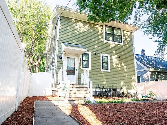 4th image of 2611 James Ave N