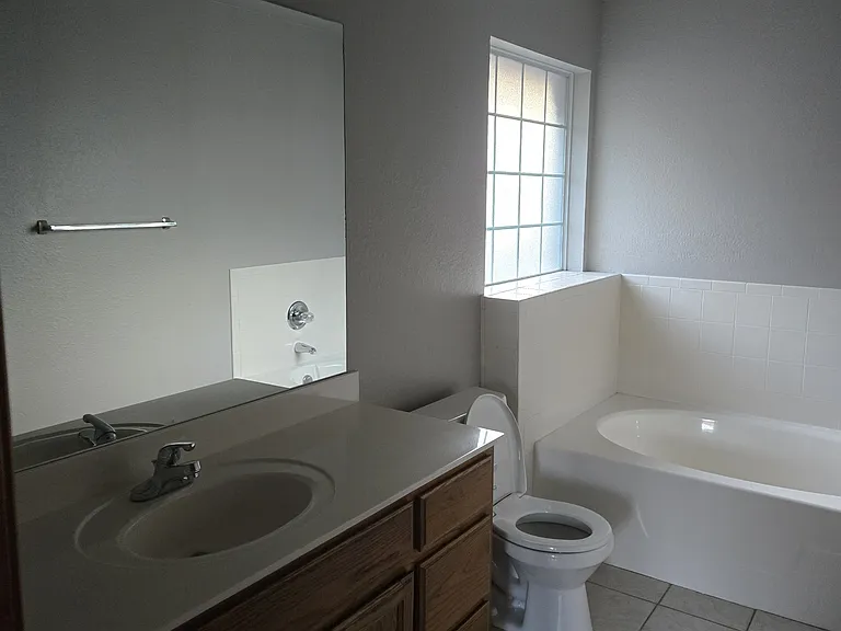 4813 Montclair Dr — Photo 6