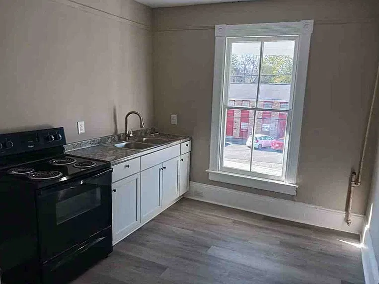 1 bed, 1010 sqft, $950 — Photo 3