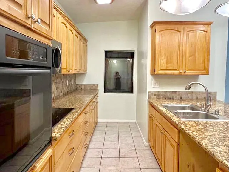 2466 Palace Dr — Photo 2