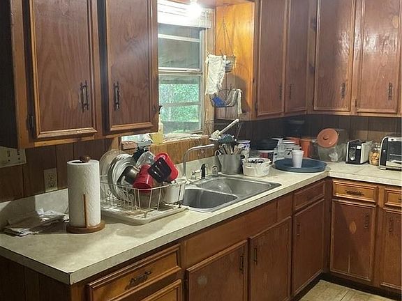 5th image of 19393 Clifton Rd