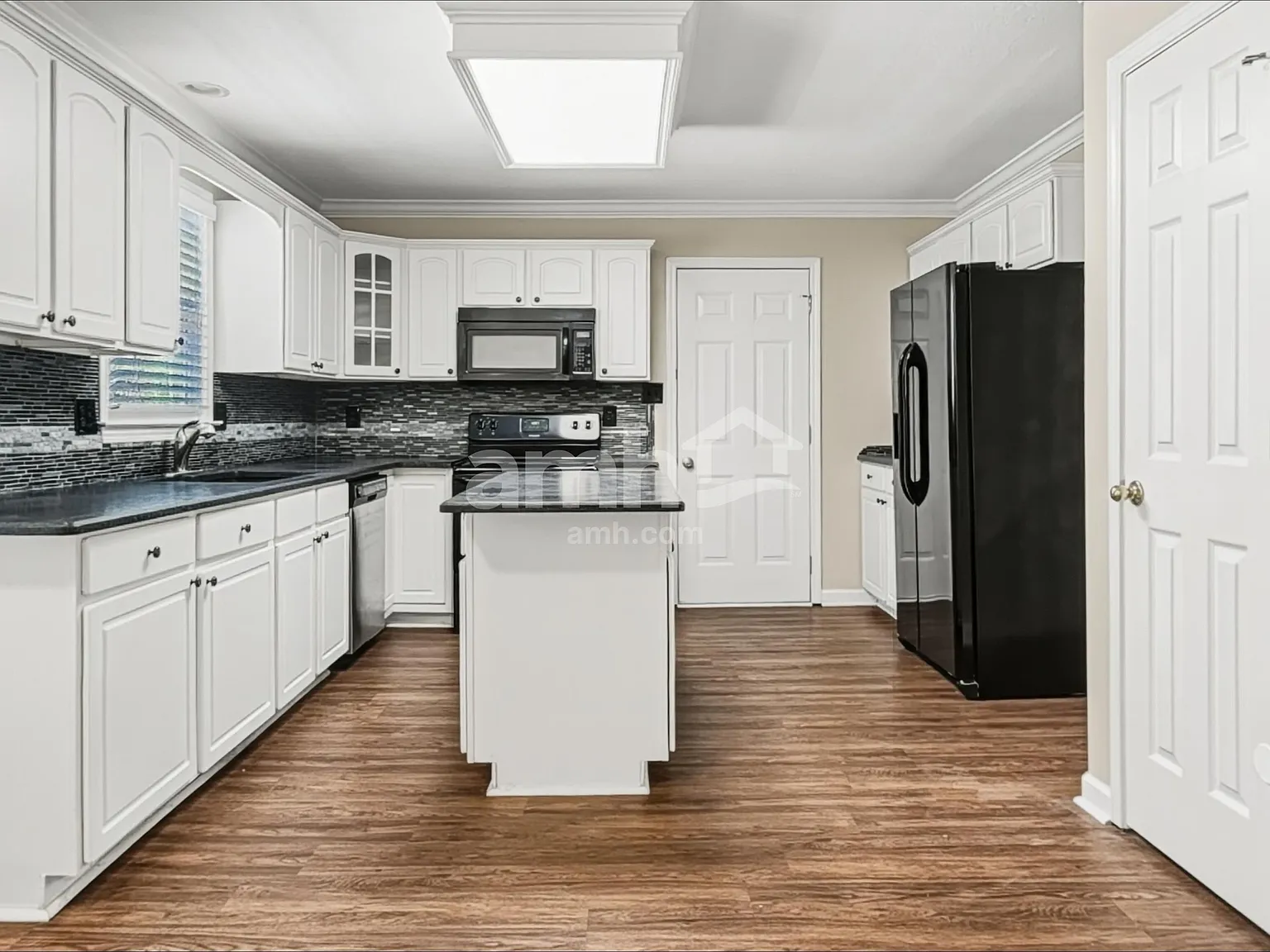 3 bed, 2.5 bath, 2103 sqft, $2,935 — Photo 4
