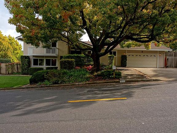 3rd image of 215 Fernwood Dr