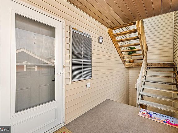 3rd image of 132 Jamestown Rd #4