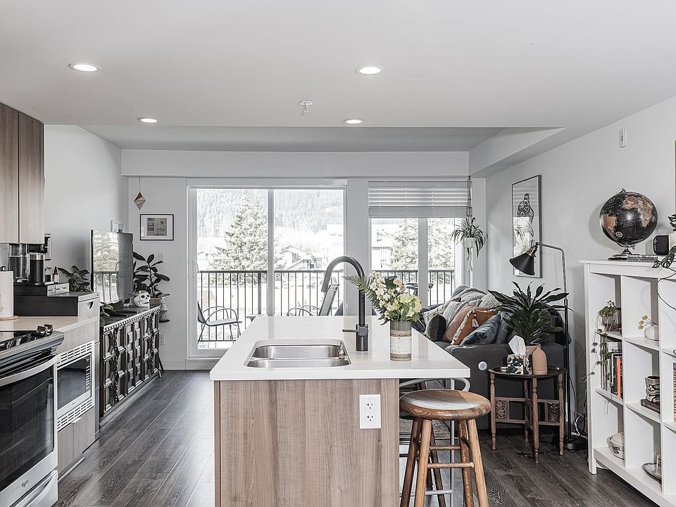 1st image of 1365 Pemberton Ave #307