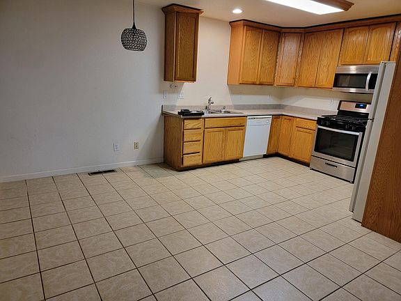4th image of 26828 Silver Dr