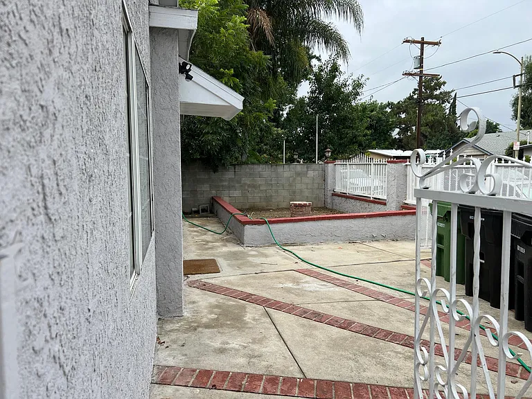 6556 Mammoth Ave — Photo 16