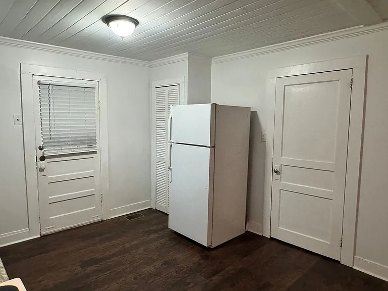 3015 Central Ave — Photo 4