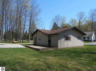 1280 River Rd, Beulah, MI 49617