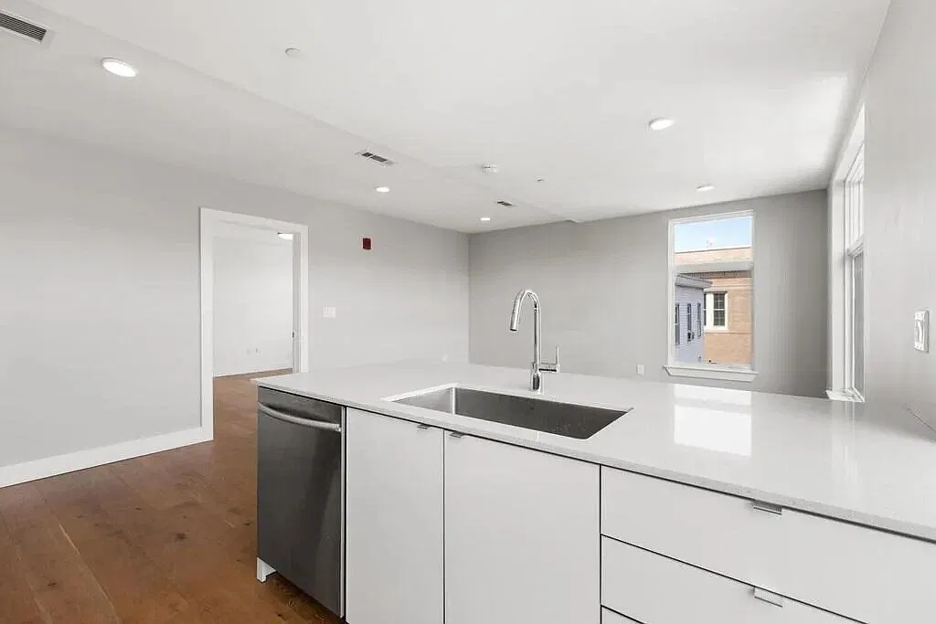2 bed, 1030 sqft, $3,200 — Photo 1