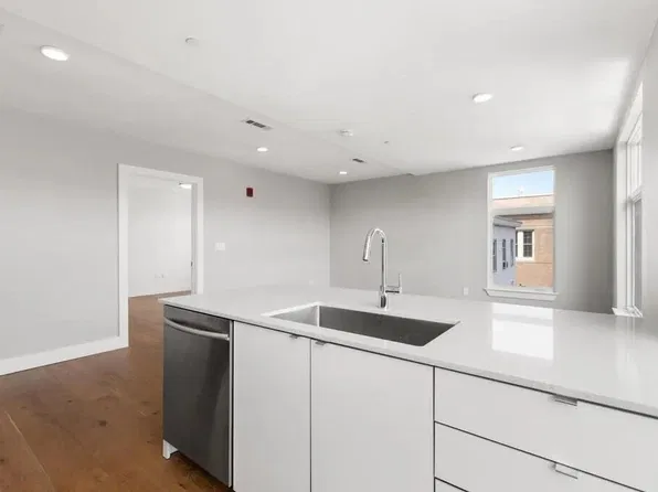 250 Meridian St #411, East Boston, MA 02128