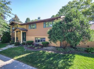 951 Dune Sand Ct, Dyer, IN 46311