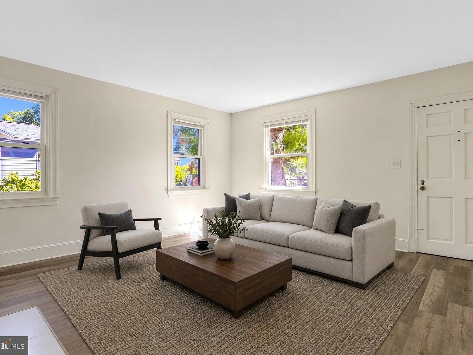 2 bed, 1.0 bath, 2296 sqft, $3,500 — Photo 4