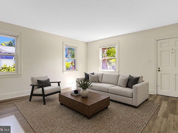 4th image of 34 E Walnut St