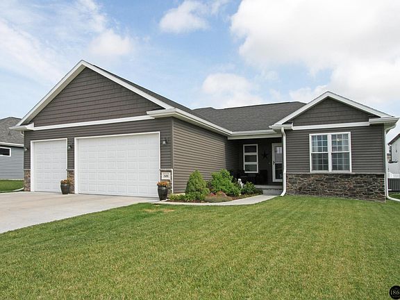 2nd image of 320 Woodland Blvd
