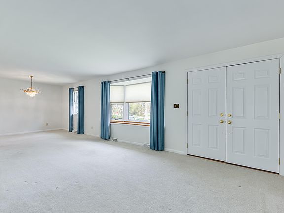 5th image of 3004 Bernard Dr