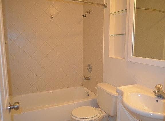 4th image of 260 E Court Of Shorewood APT 5